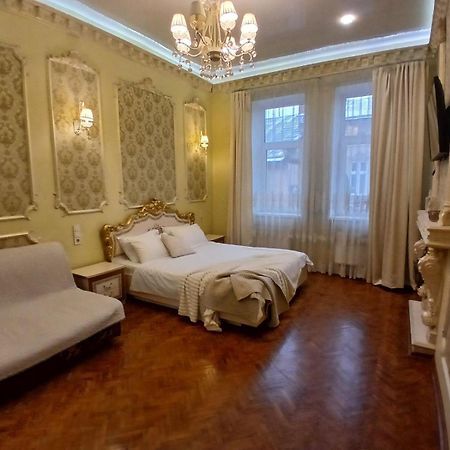 Квартира Возле Оперы Lviv Bagian luar foto