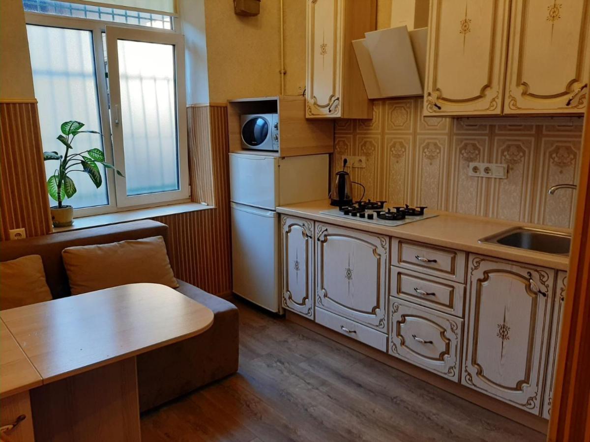 Квартира Возле Оперы Lviv Bagian luar foto