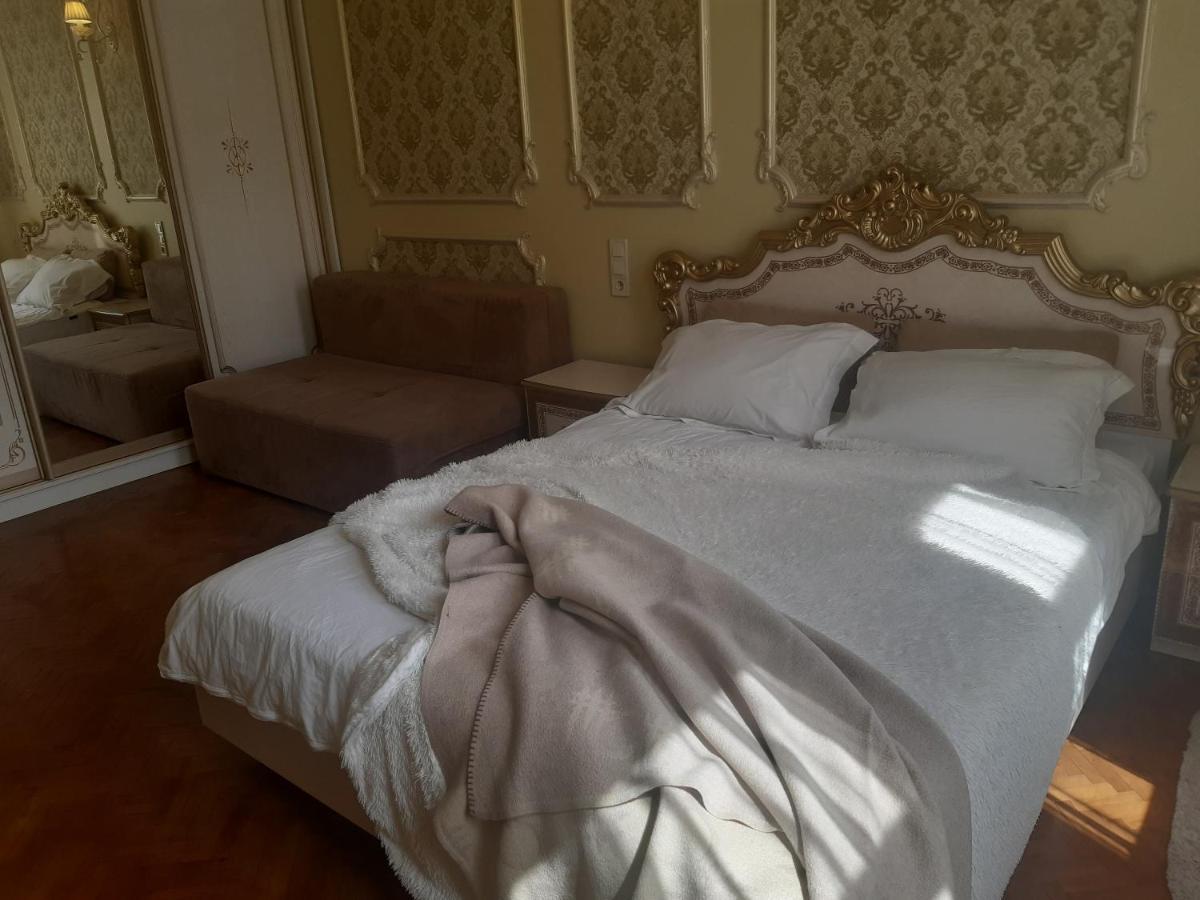 Квартира Возле Оперы Lviv Bagian luar foto